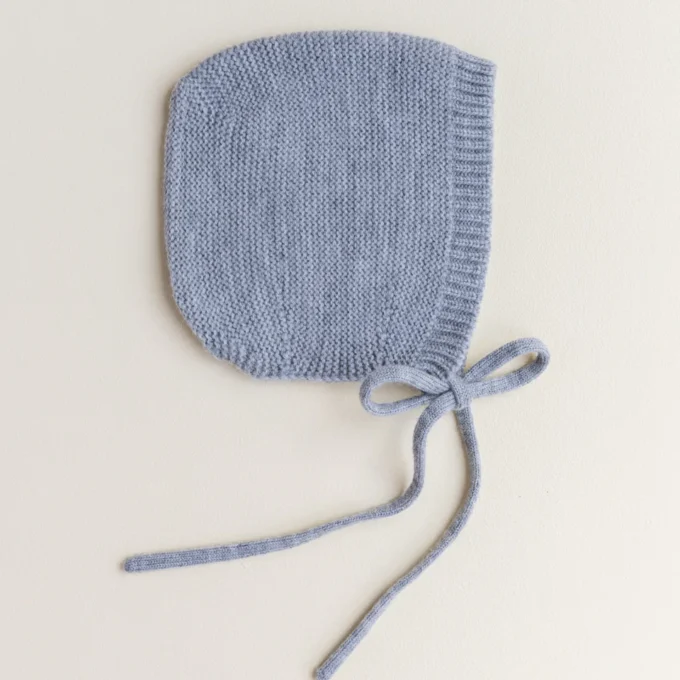 Bonetka z Wełny Merino Dolly Grey Hvid